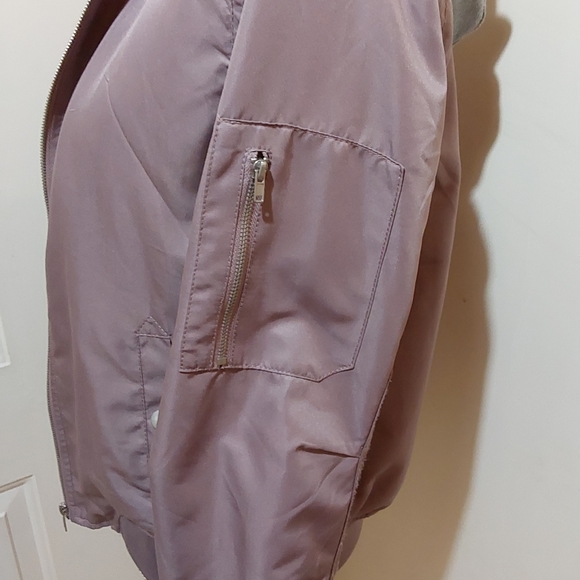 🌺 NEW Forever 21 Bomber Jacket/Hoodie w/Tech Pocket - Picture 5 of 12